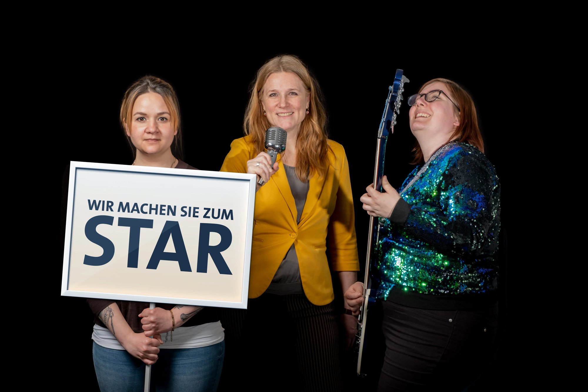 Team Krampitz mit Schild Wir machen Sie zum Star
