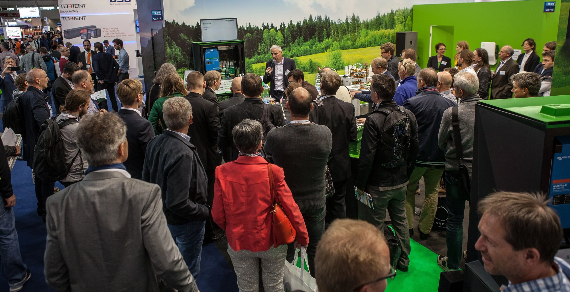 Vortrag bei Messe mit viel Publikum